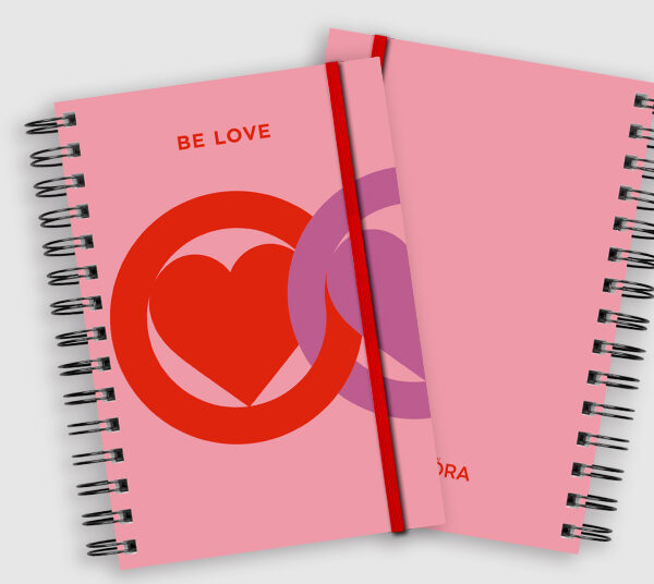 Cuaderno personalizado para Pandora. Con encuadernación en Wire-O y goma de cierre.
