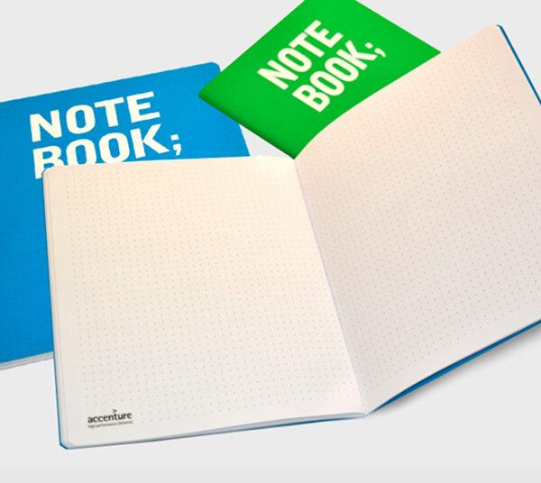 Cuaderno encuadernado en singer para Accenture. Cubiertas en tela con serigrafia en 3D.